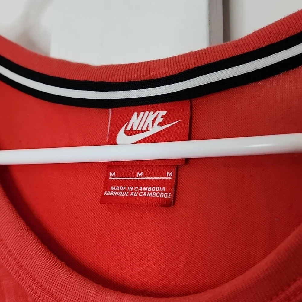 Nike muscle tank top size medium